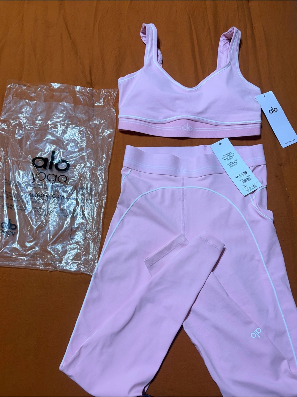 ALO Yoga Light Pink Set-BNWT (M)